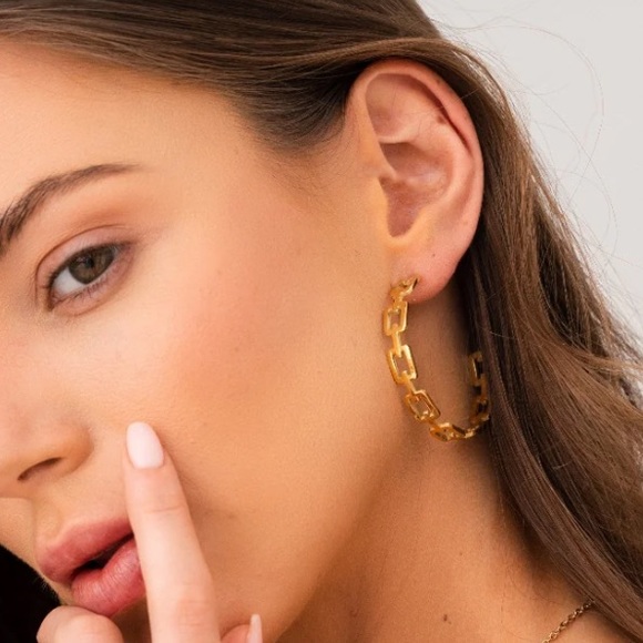 Waterproof geometric hoop earrings - Picture 3 of 3